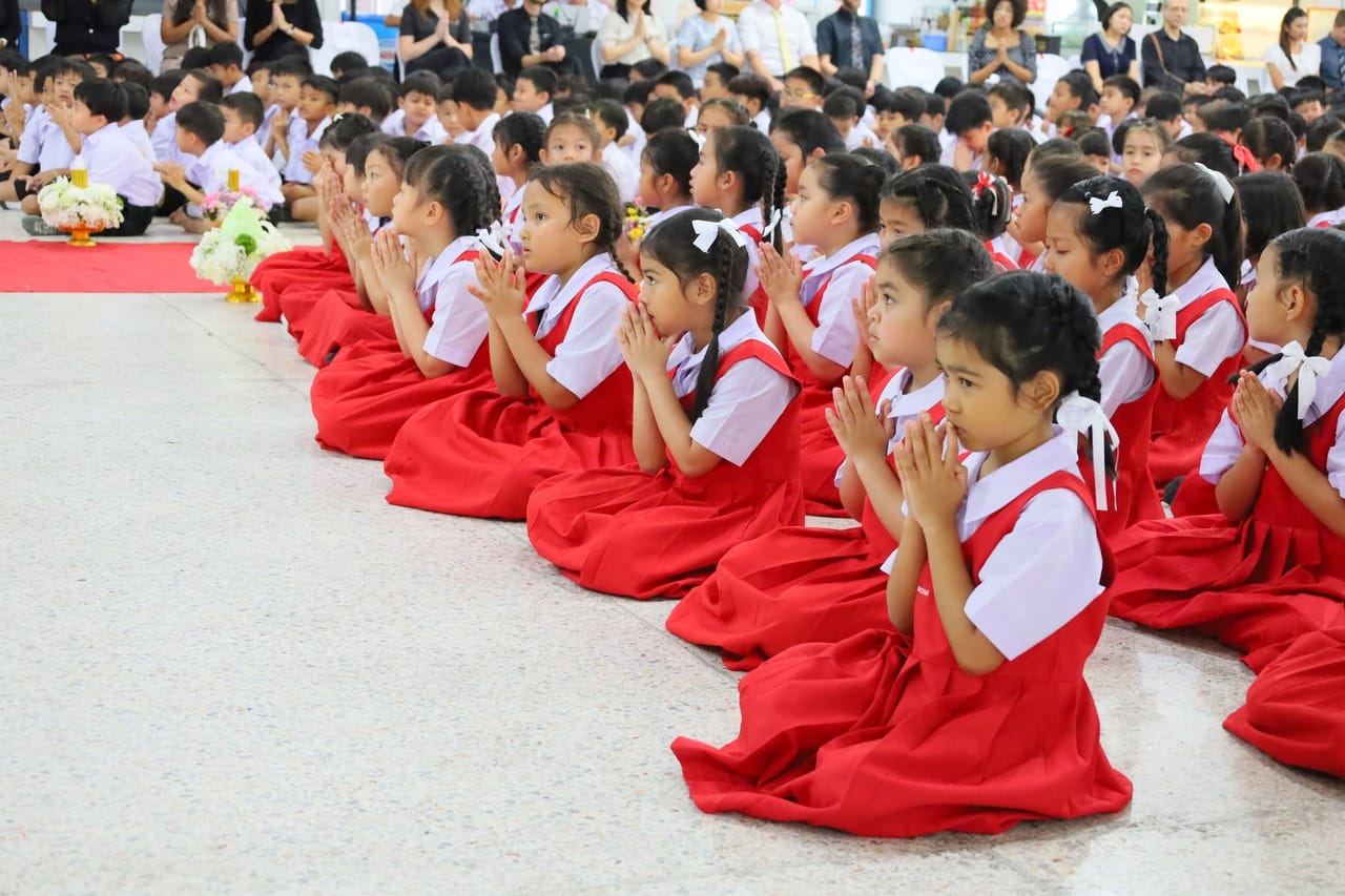 Young students participating in a wai ceremony